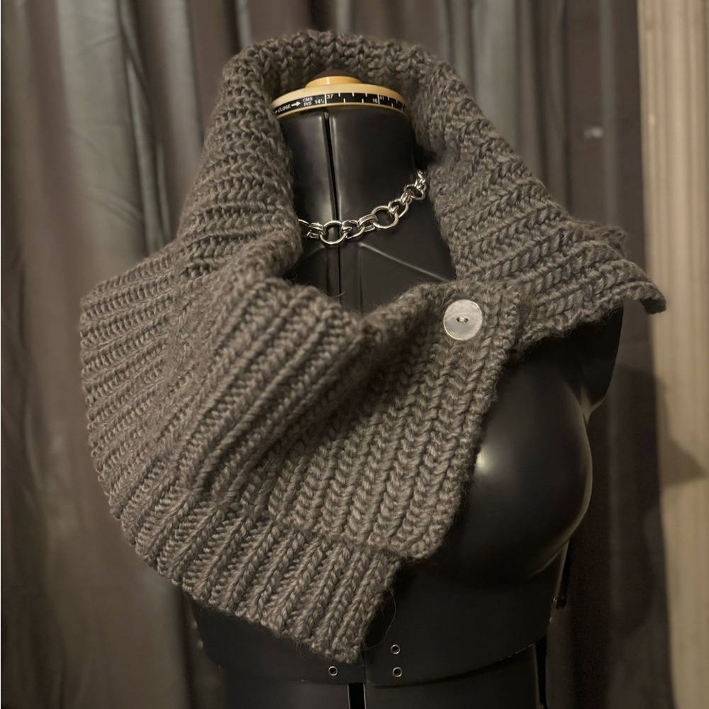 Ann Taylor LOFT Charcoal Chunky Knit Neck Warmer with clear button, 2 adj. holes